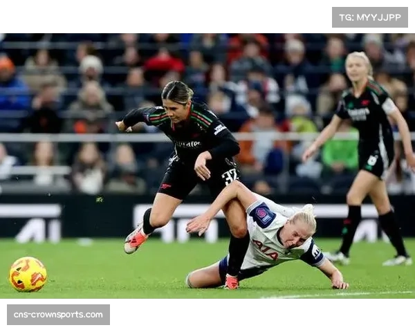 英格兰女足前锋鲁索 阿森纳队内射手王表现抢眼 英格兰女足前锋鲁索 阿森纳队内射手王表现抢眼